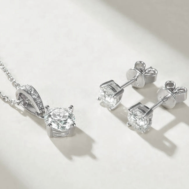 4 prong round brilliant necklace and stud earrings